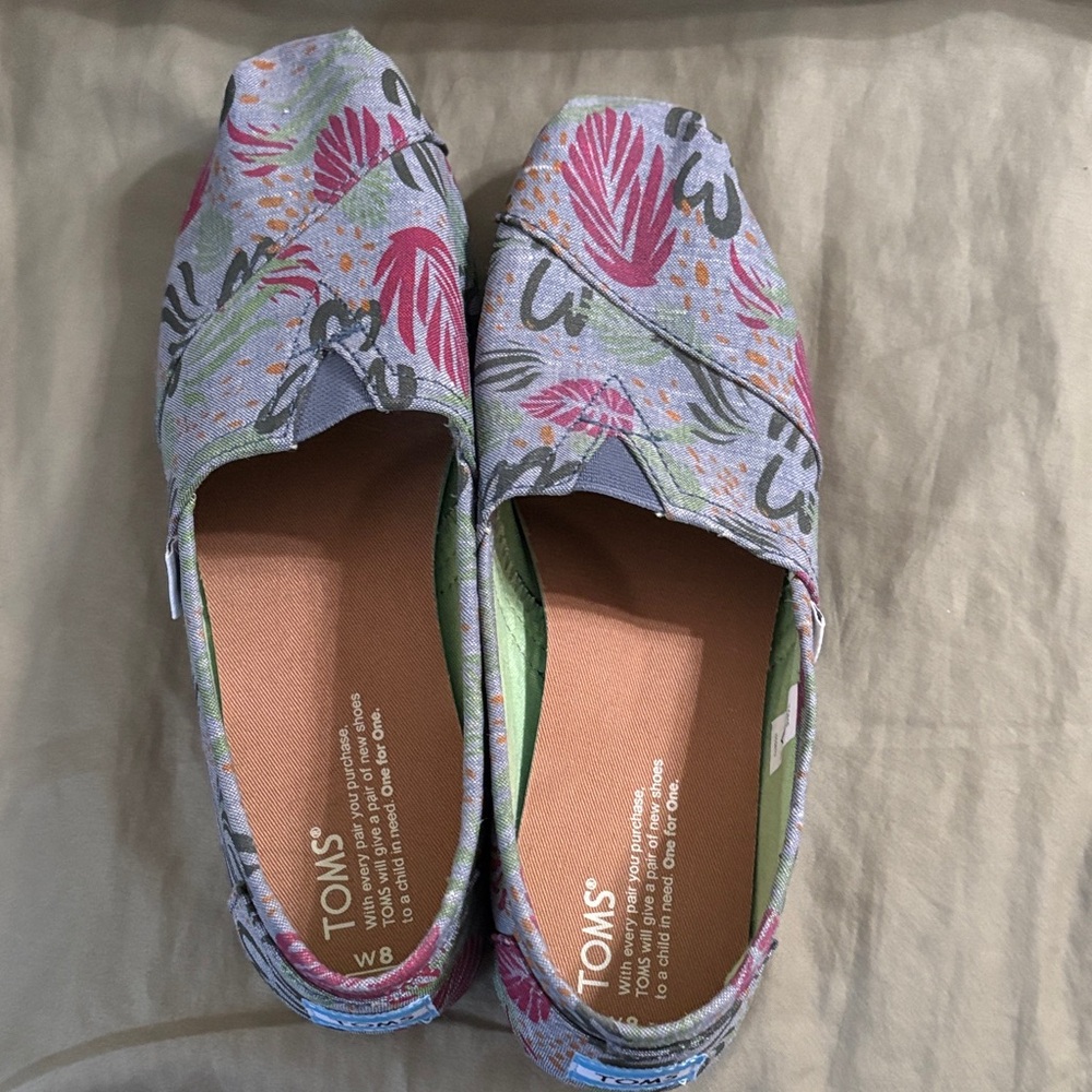 TOMS Women's Tropical Print Canvas Flats - Gray and Pink